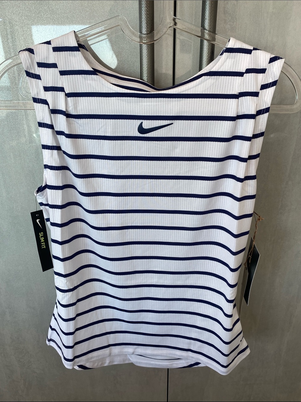 NWT Nike Women's White & Navy Striped Sleeveless athletic Tank size medium